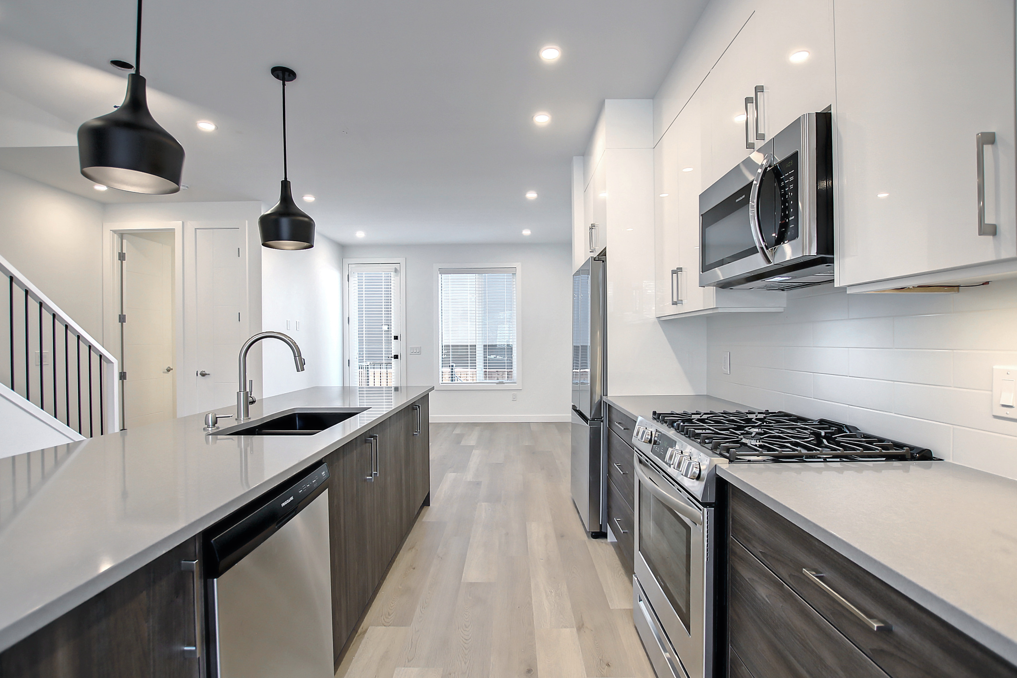1743 33 Ave SW, Calgary, Alberta, 3 Bedrooms Bedrooms, ,2 BathroomsBathrooms,Townhome,For Rent,33 Ave SW,1447