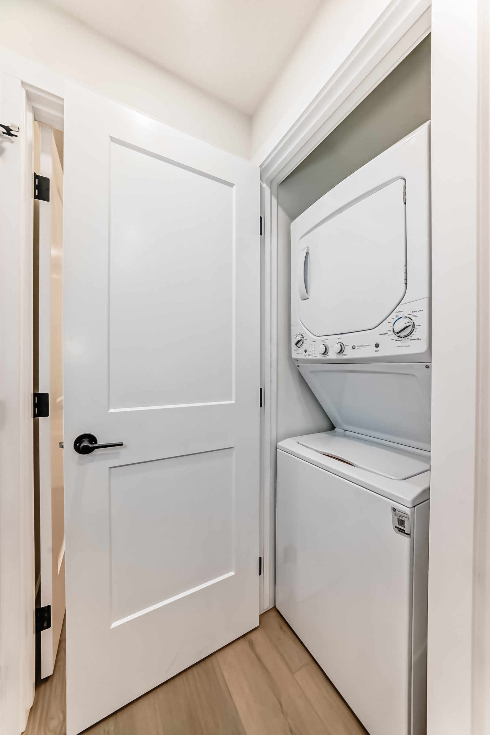 2039 41 St SE, Calgary, Alberta, 1 Bedroom Bedrooms, 0 ,1 BathroomBathrooms,Townhome,For Rent,41 St SE,1450