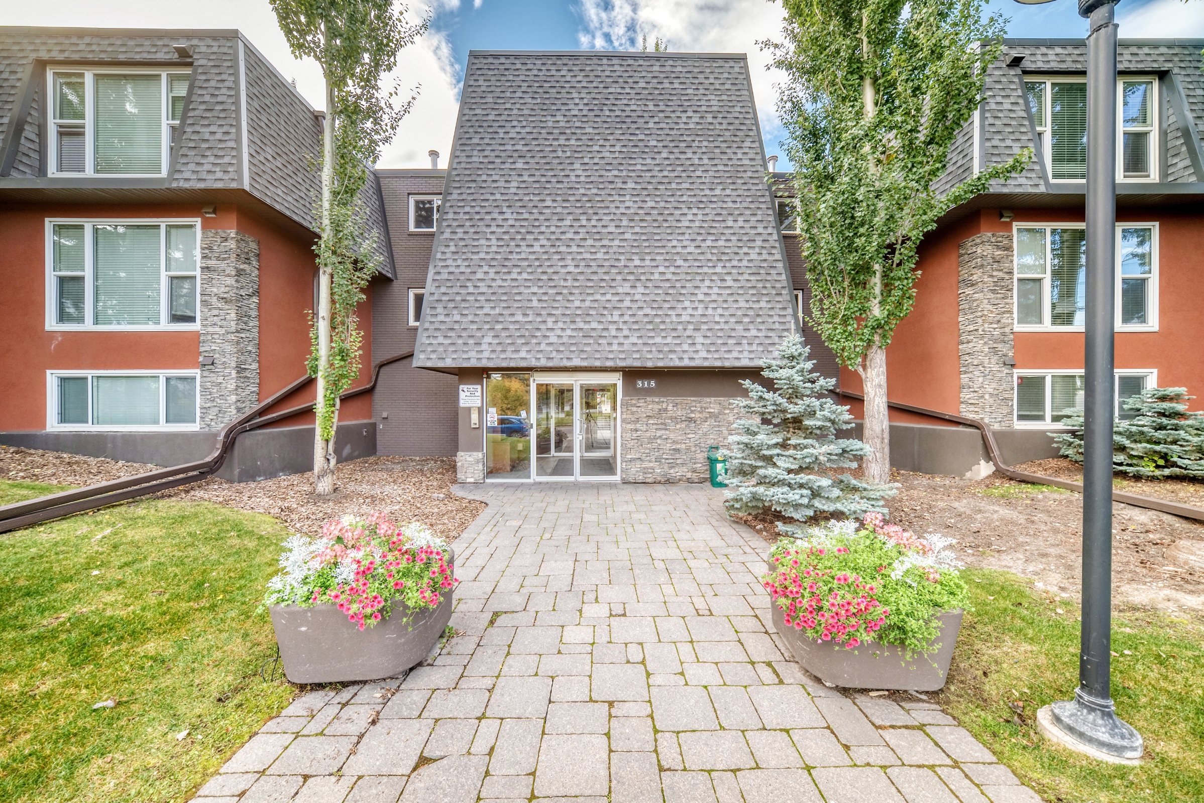 204, 315 50 Ave SW, Calgary, Alberta, 1 Bedroom Bedrooms, 0 ,1 BathroomBathrooms,Condo,For Rent,The Windsor,50 Ave SW,204,1453